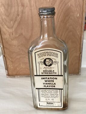 Vtg. Imitation White Vanilla Flavoring in a 11 OZ. Glass bottle J.R. Watkins